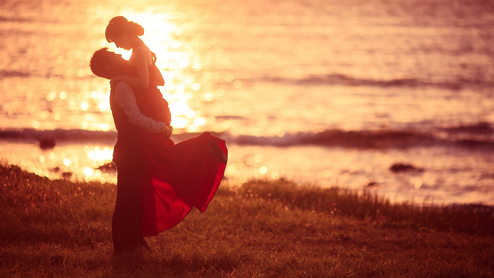 Valentines Day Romantic Couple at Beach Sunset 1920x1080