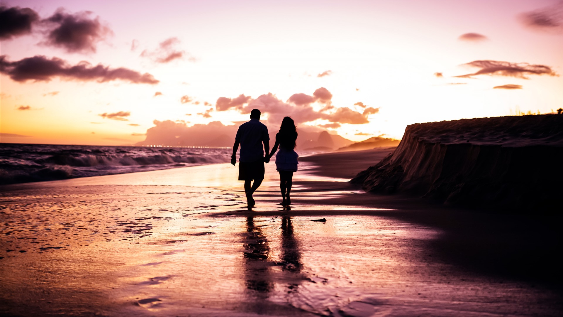 Romantic Couple Walk at Beach HD Wallpaper 1920x1080 