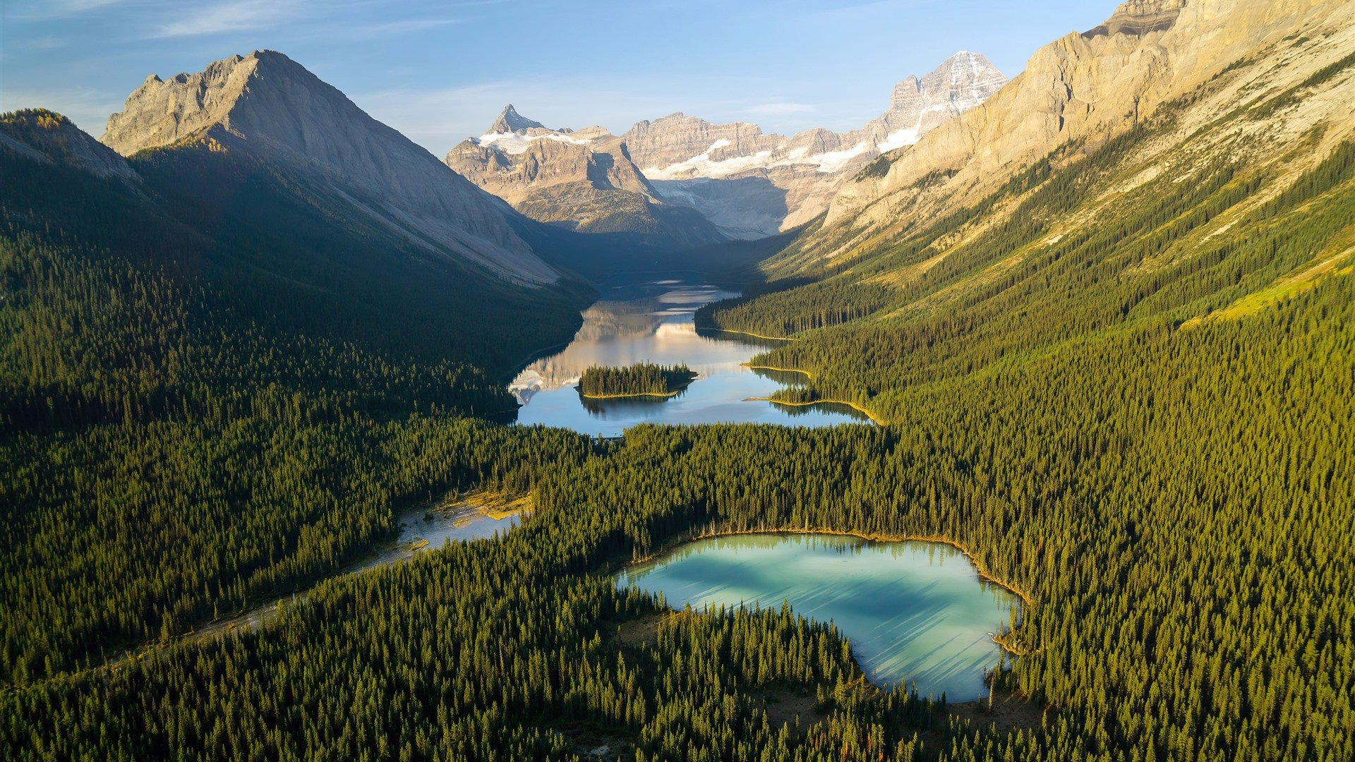 Valley Mountains Lake Forest Alberta Canada