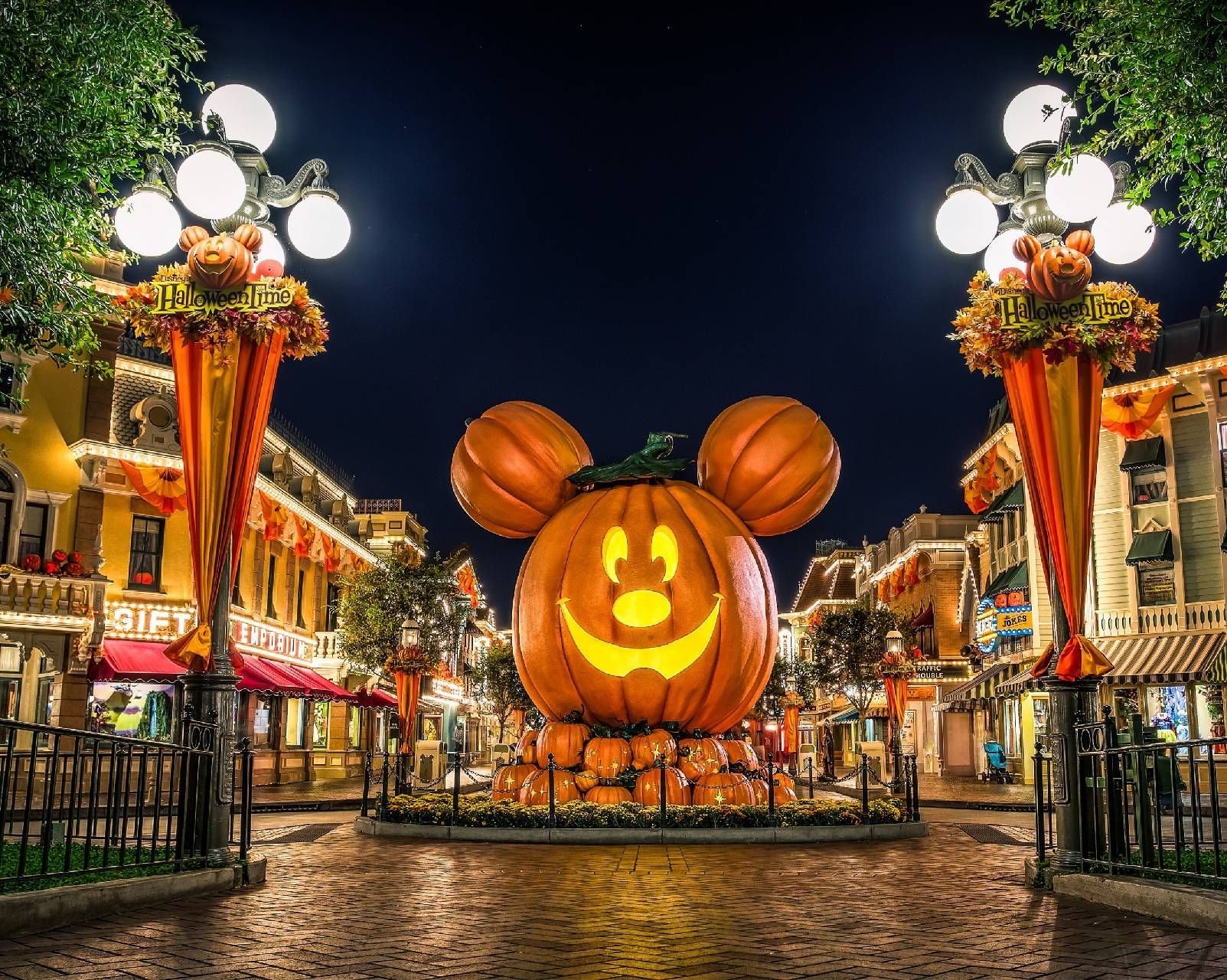 Disneyland Halloween Wallpaper 10